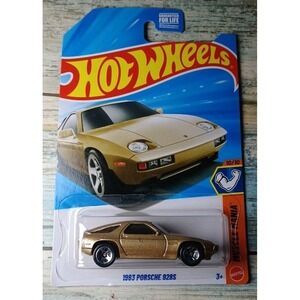 Hot wheels Muscle Mania 1983 Porsche 928s Dollar General Exclusive